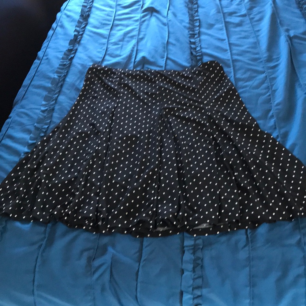 🌻🌻3 for $25 Black polka dot skirt, size M.